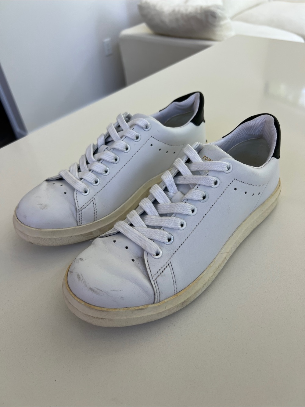 Tory Burch howell court white and black leather sneakers gold tone logo size 6